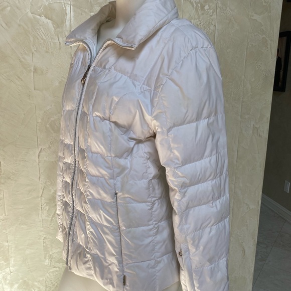 White Puffer Coat.  2 Slant Pockets & 1 on Sleeve - Picture 1 of 6